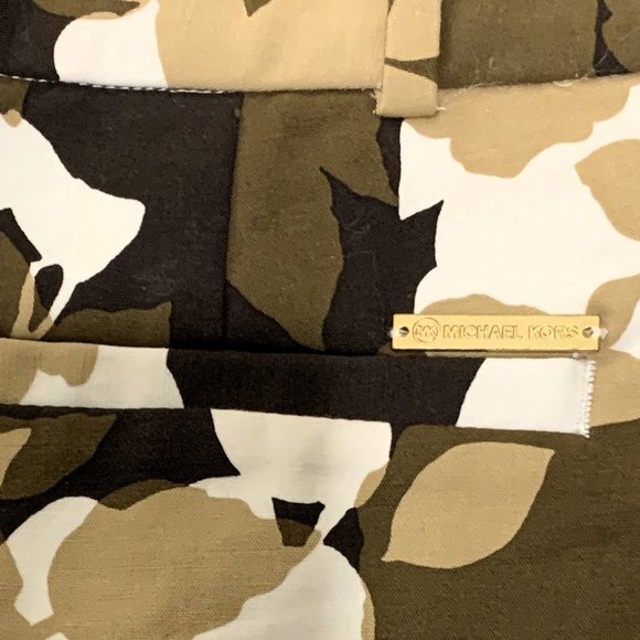 Michael Kors Flower Camo Print Stretch Shorts - Picture 3 of 6